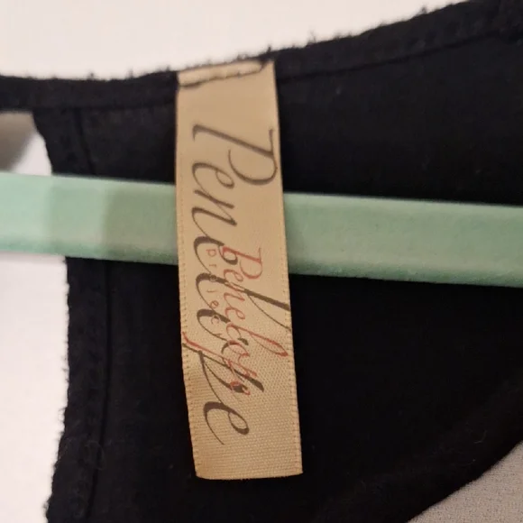 Chic Black and White Cat Print Blouse - Picture 2 of 7